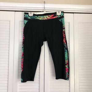 Black Fabletics capri workout pants size M